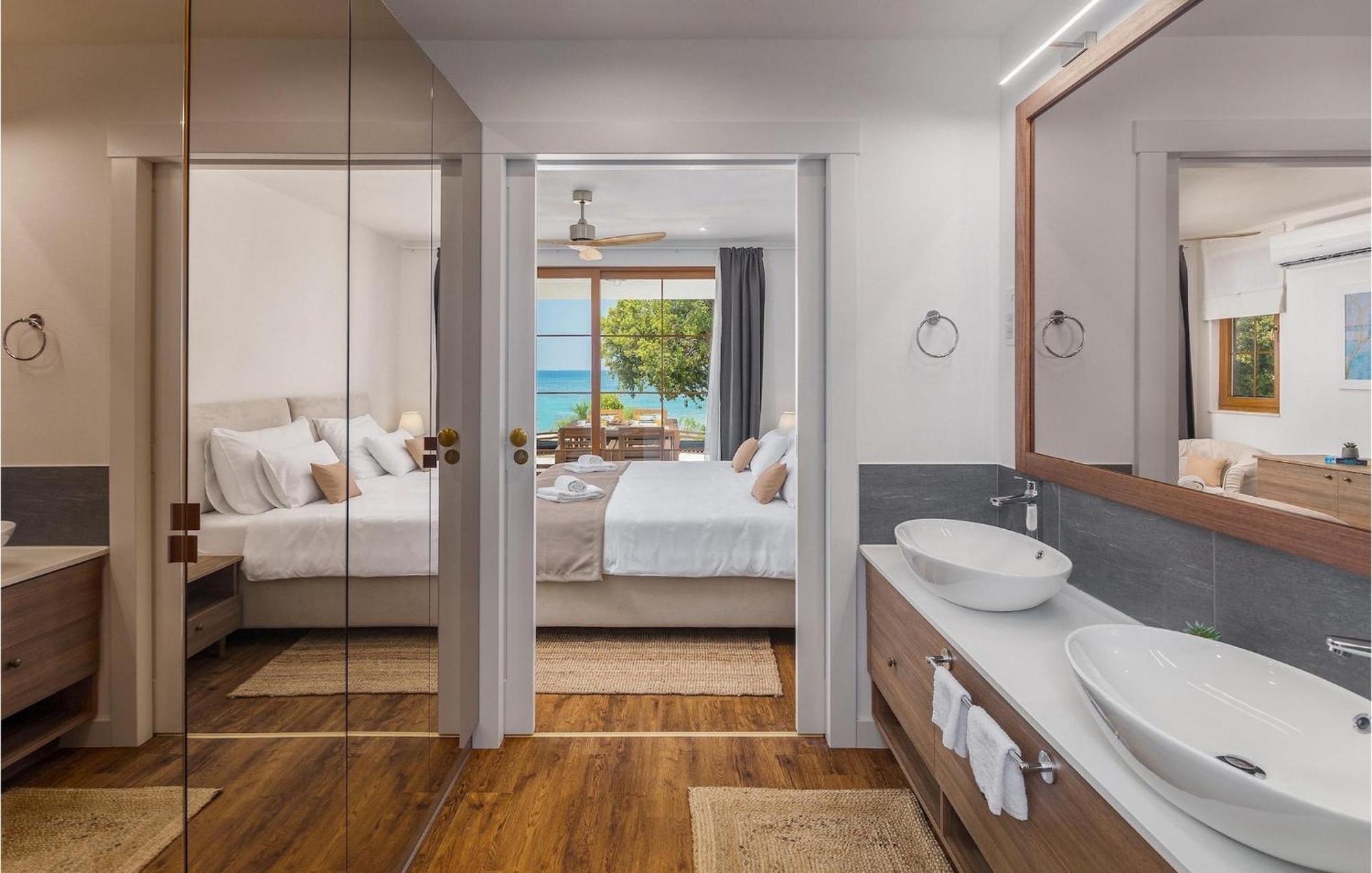 Luxury Porto Bus Holiday home *